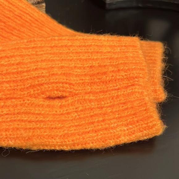 NWT Zara Arm Warmers with Thumb Holes - Picture 2 of 5
